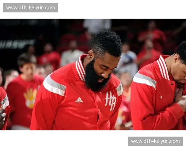 红色余晖与深蓝狂潮：火箭VS大鲨鱼，一场跨越万里的篮球宿命